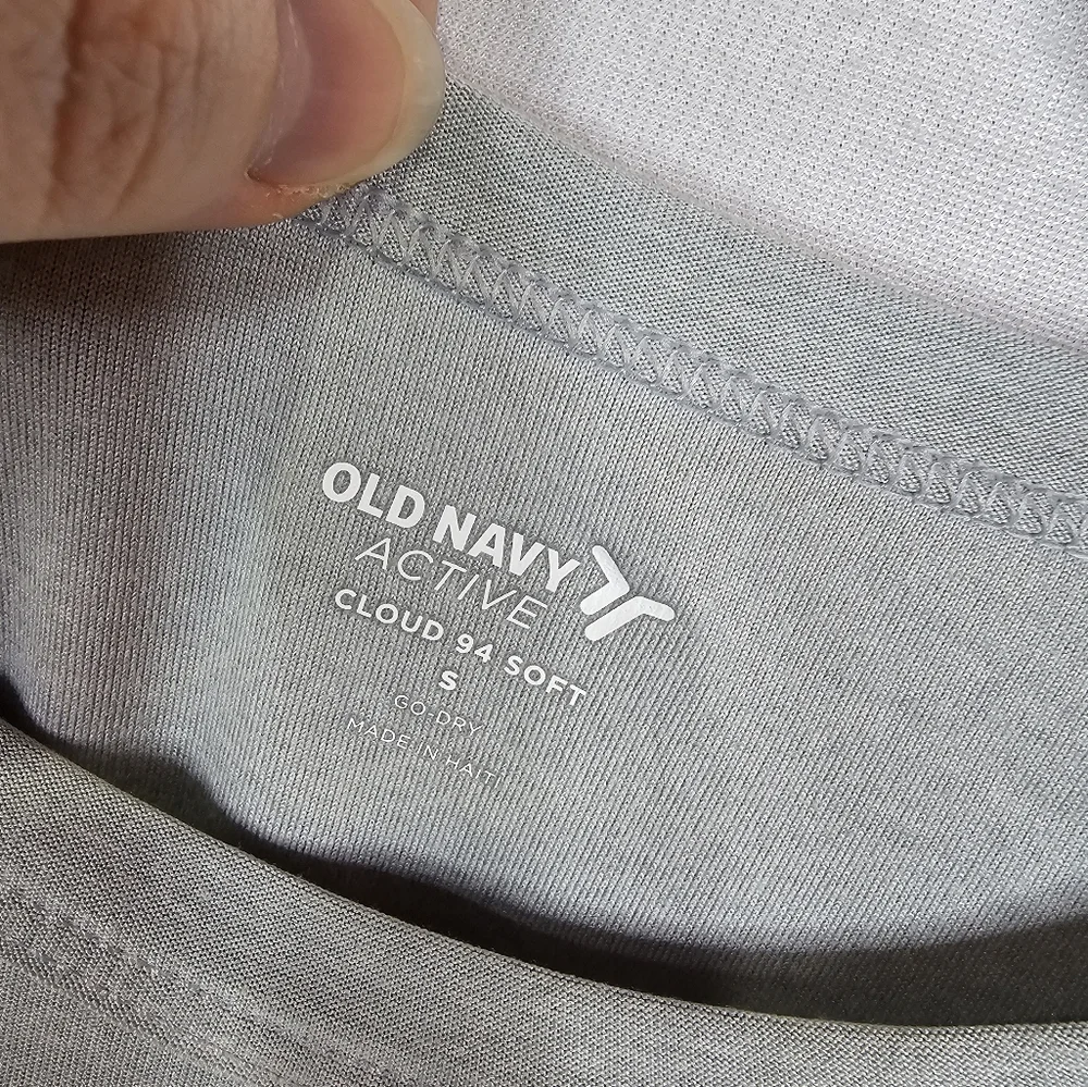 Old Navy Active Cloud Soft Cropped Tee NWT - Picture 6 of 9